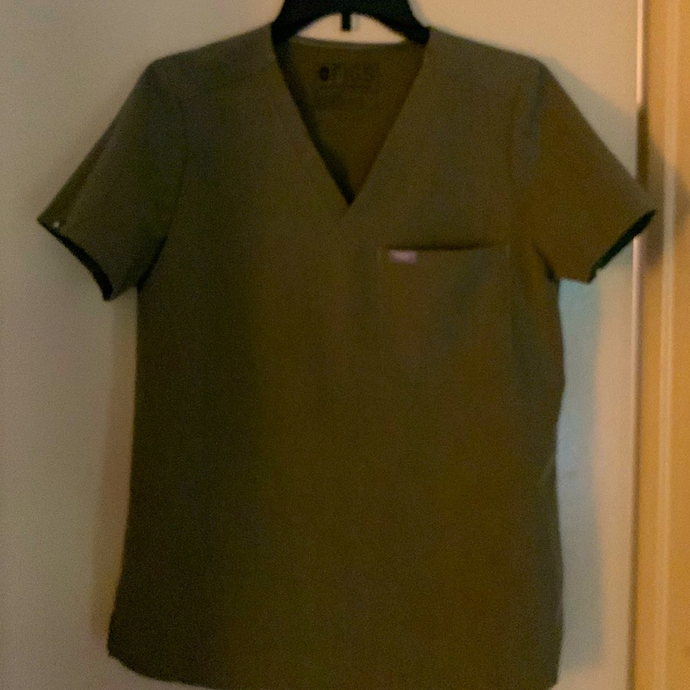Figs scrub top, olive color, S size.